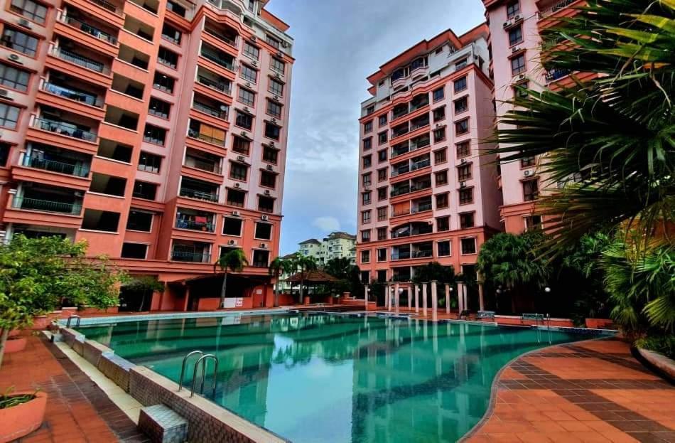 Marina Court Kota Kinabalu Sabah By Zizie Homes Esterno foto